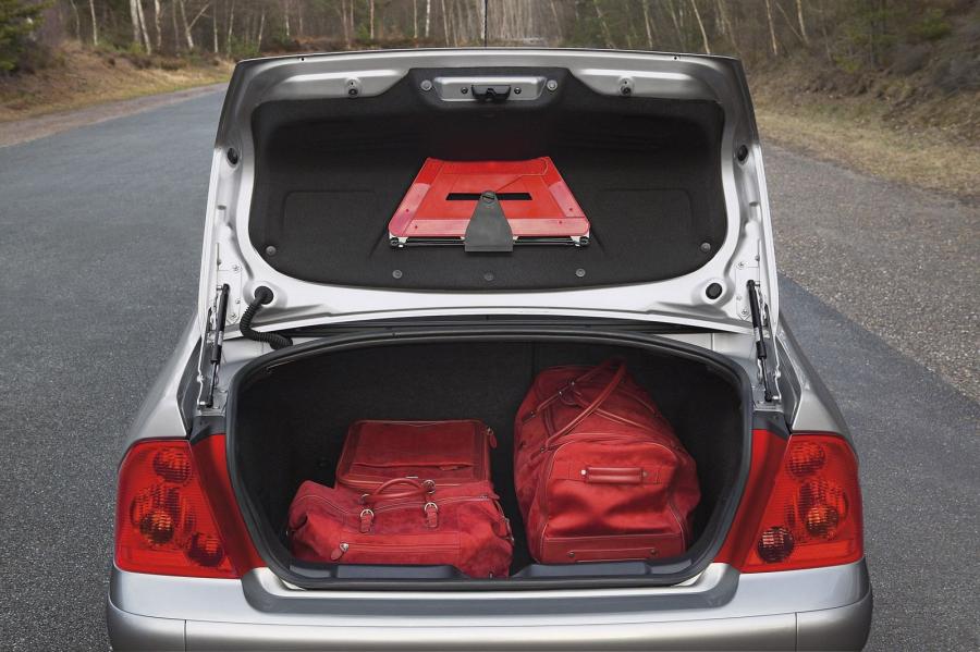  Peugeot 307 Sedan 2004 года  (фото 6 из 9)